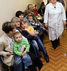 В детской поликлинике Набережных Челнов родители маются в очереди